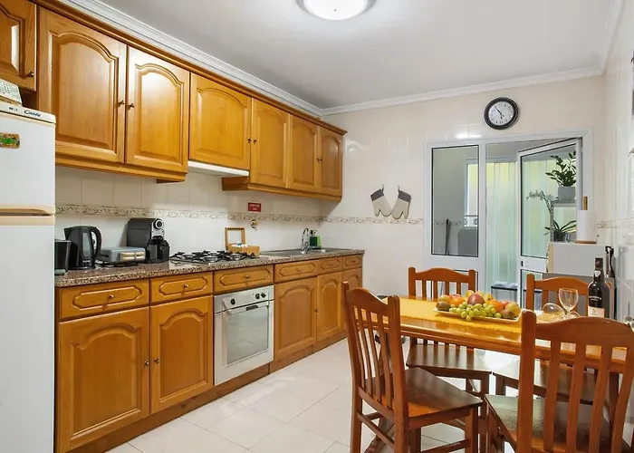 Estúdio Apartamento de 75m2, com 1 casa de banho, na área São Martinho